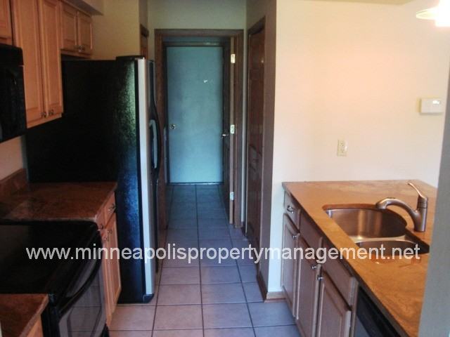 14345 Bedford Dr - Photo 3 of 18