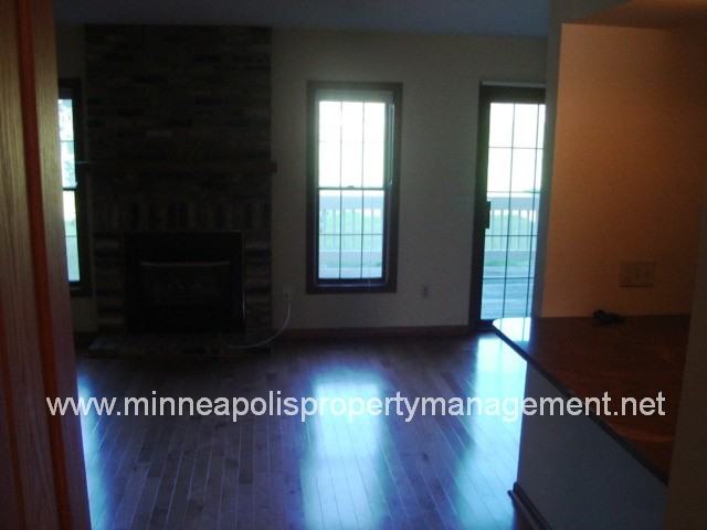 14345 Bedford Dr - Photo 4 of 18