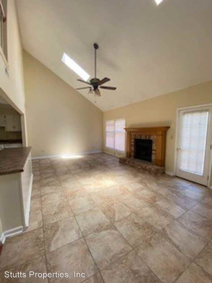 253 Woodcastle Dr - Photo 2 of 17