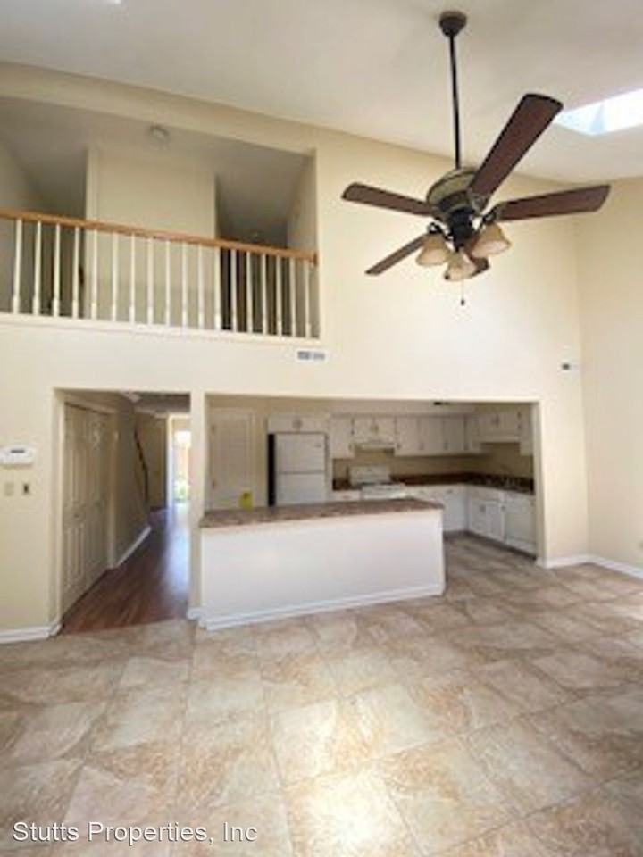 253 Woodcastle Dr - Photo 3 of 17