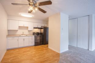 Spacious One Bedroom Apartment at Hazelwood Apts *Reserve Now* -  apts/housing for rent - apartment rent - craigslist