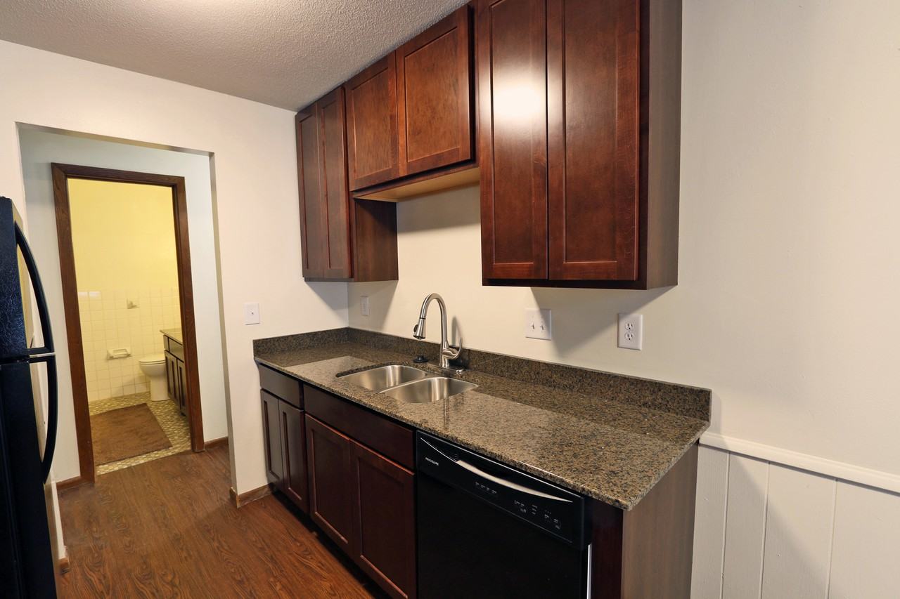 Apache Manor Apartments - Photo 3 of 45