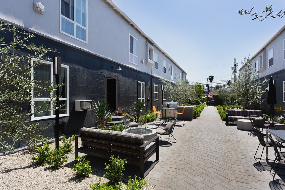 Blu on Burns - Photo 5 of 11