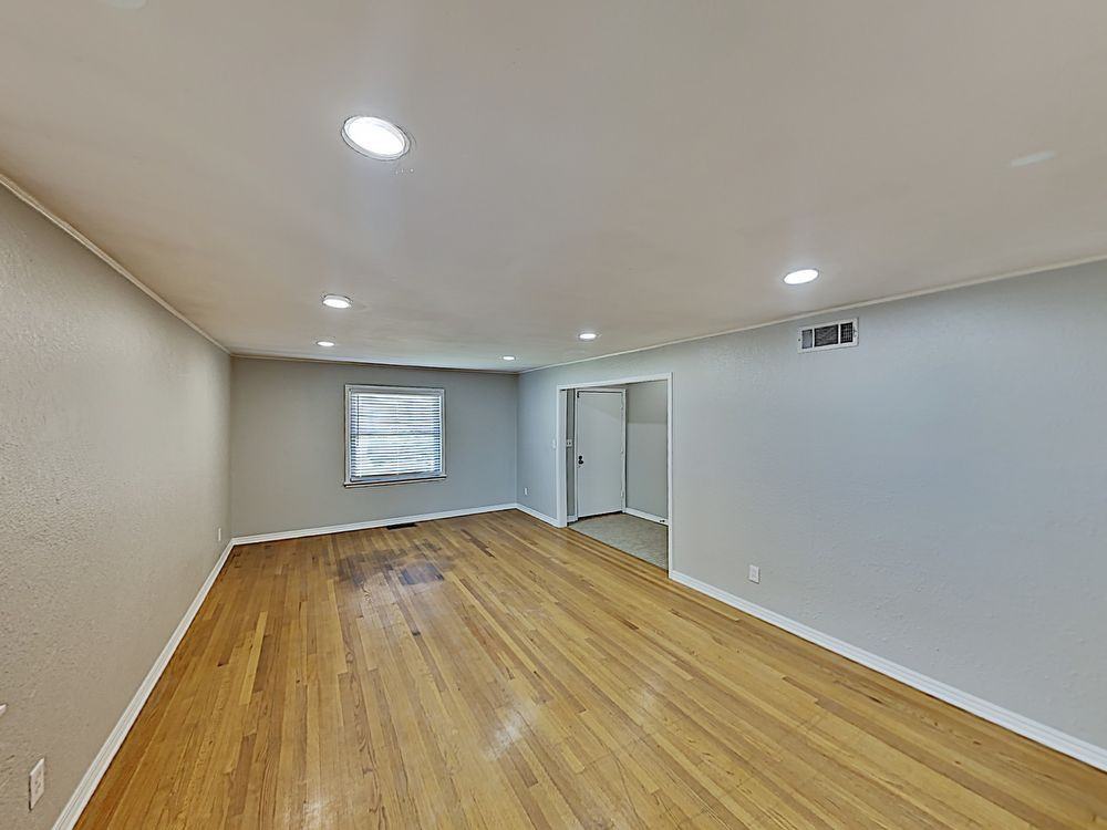 4519 N Linn Ave - Photo 3 of 20