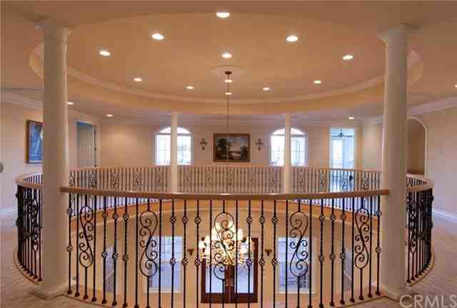 435 Woodward Blvd - Photo 2 of 33