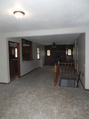 703 N Lathrop St - Photo 3 of 25