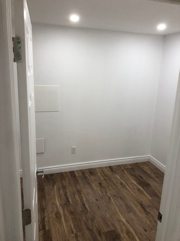 478 Jane Street #478-B - Photo 7 of 16