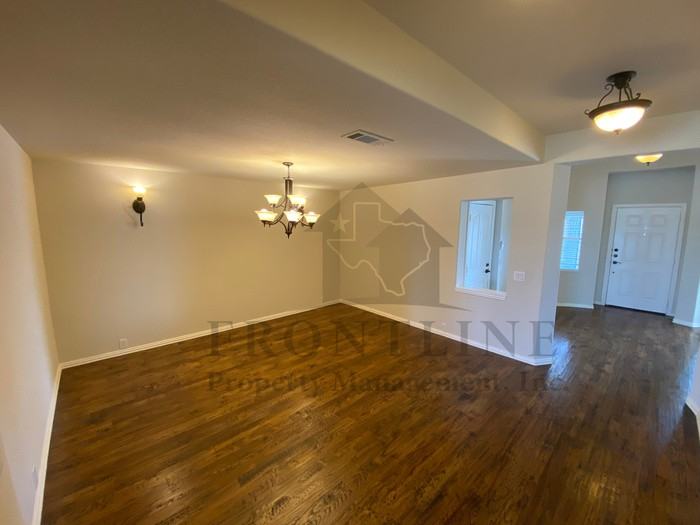 511 Carnation Ln - Photo 3 of 35