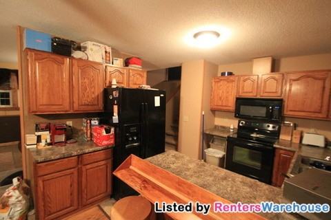 461 Briar Ln - Photo 3 of 12