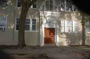 featured image of 800 North Olympia Street