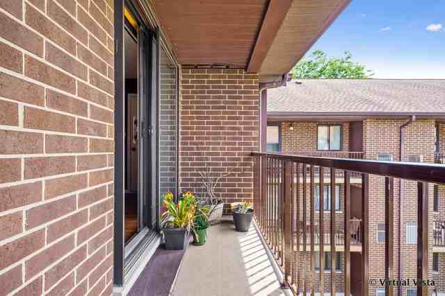 915 N York St #403 - Photo 3 of 19