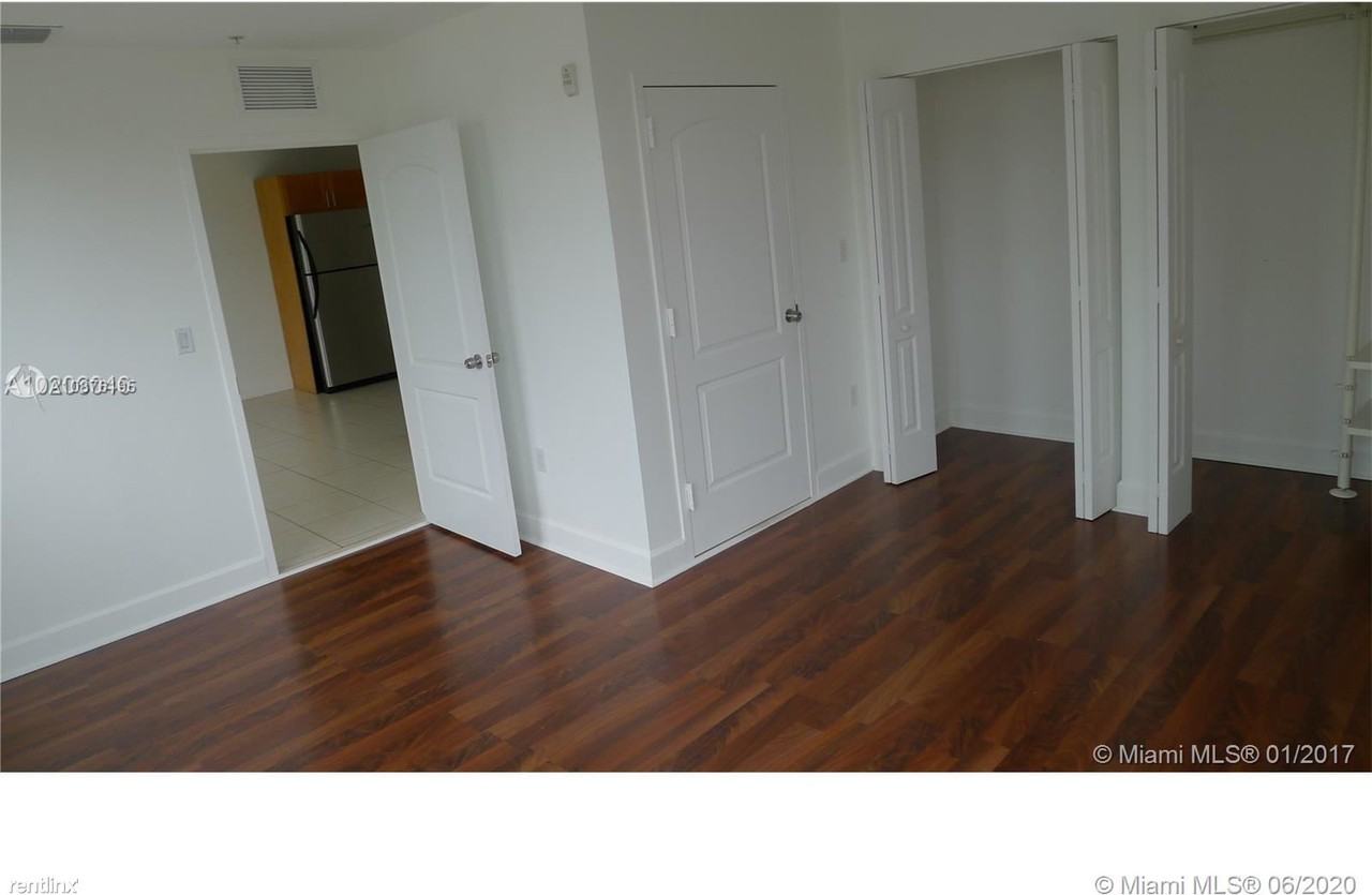 945 Michigan Ave - Photo 2 of 8