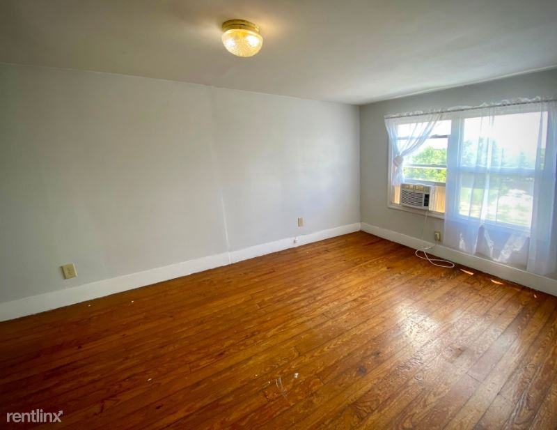 301 Ragland St - Photo 2 of 7