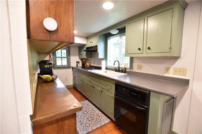 377 3rd Beach Rd - Photo 2 of 16