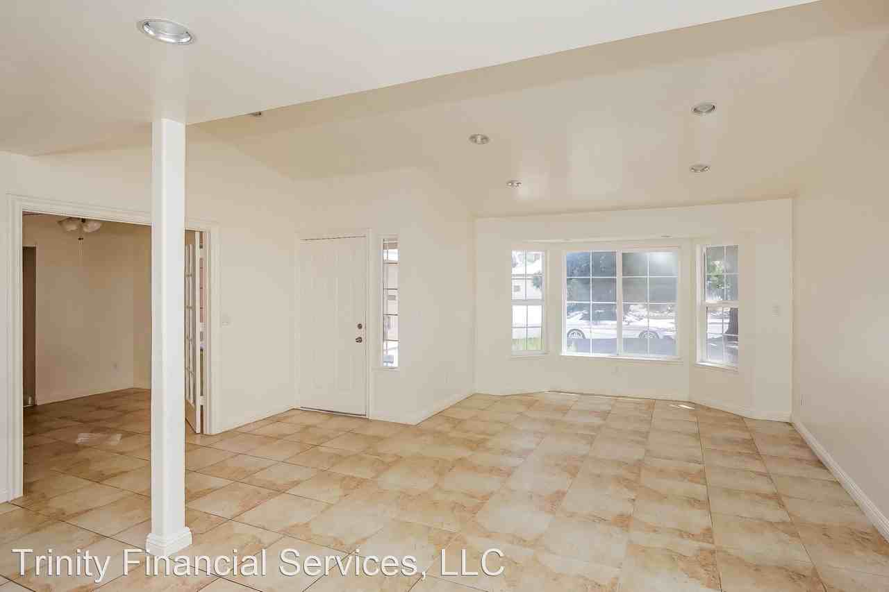 6720 Papyrus Cir - Photo 3 of 33