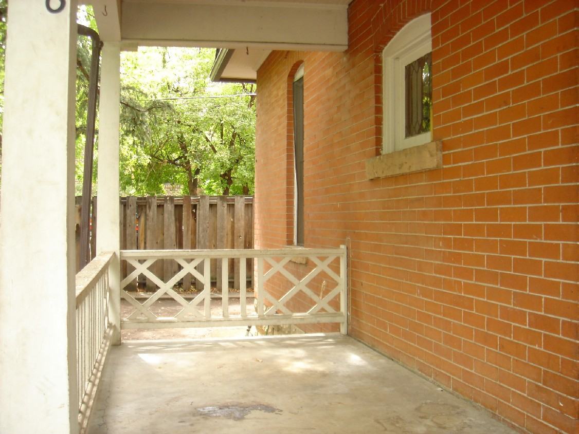 916 Grandview Ave - Photo 3 of 17