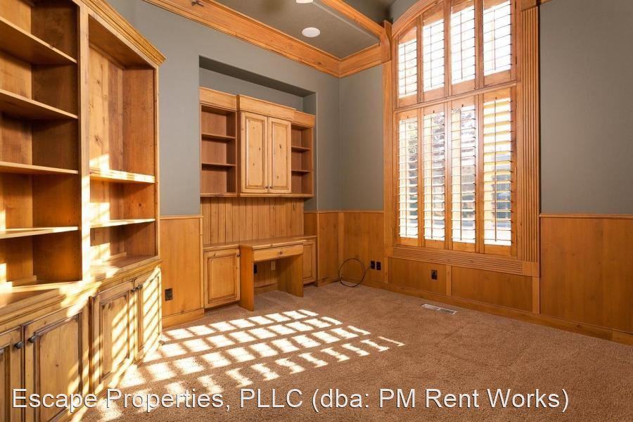 238 Emeraud Dr - Photo 3 of 12