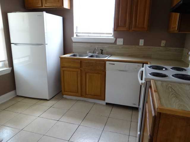 1651 Clear Lake Ave - Photo 2 of 8