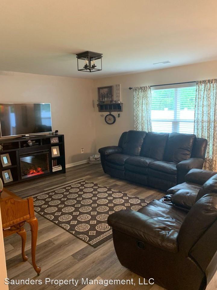 1404 Aurora Glen Dr - Photo 2 of 17