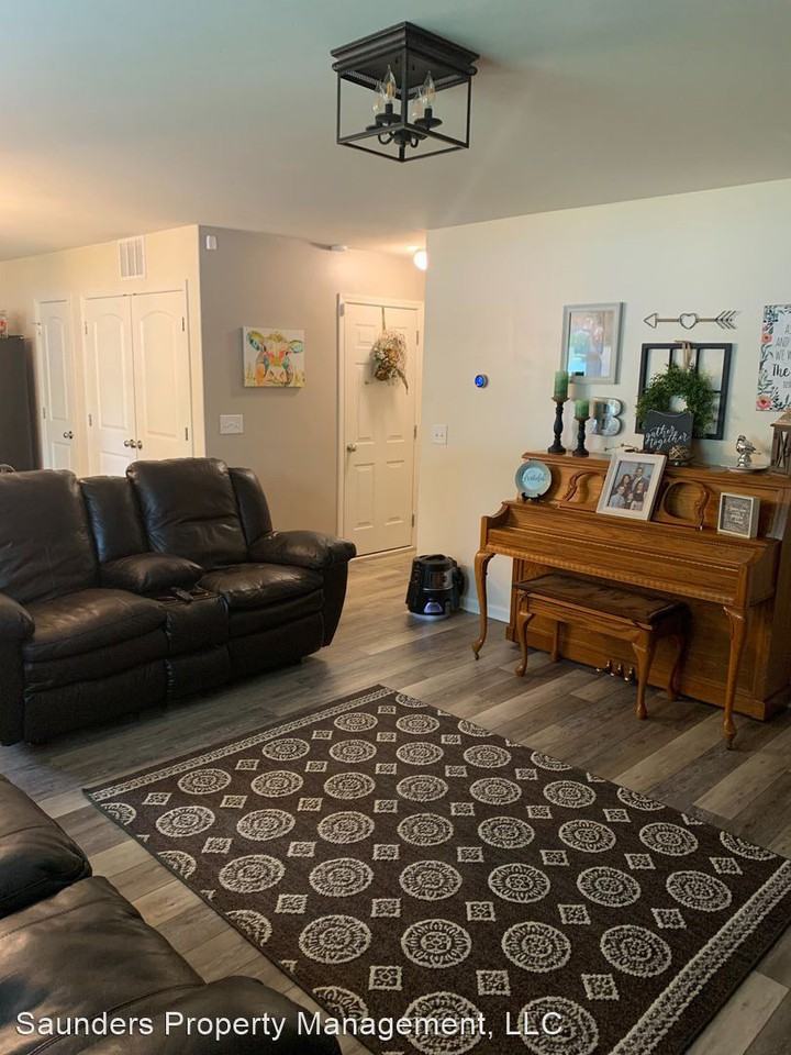 1404 Aurora Glen Dr - Photo 3 of 17