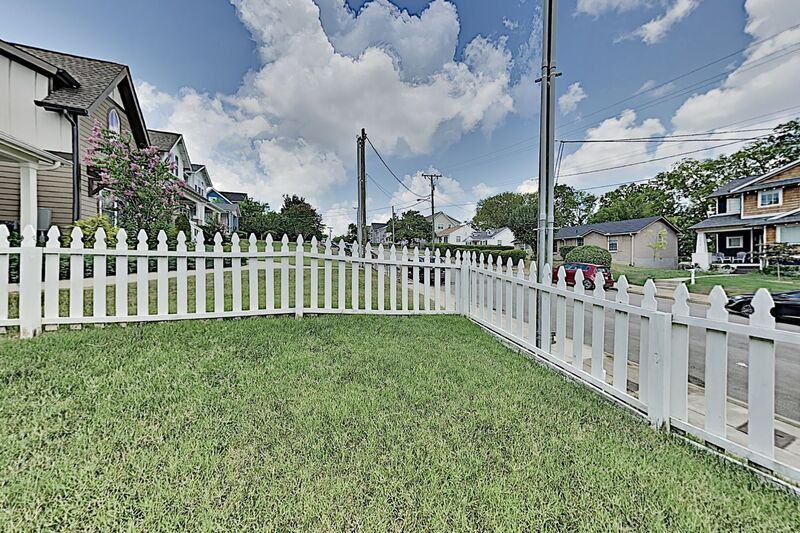 1011B Caldwell Ave - Photo 3 of 42