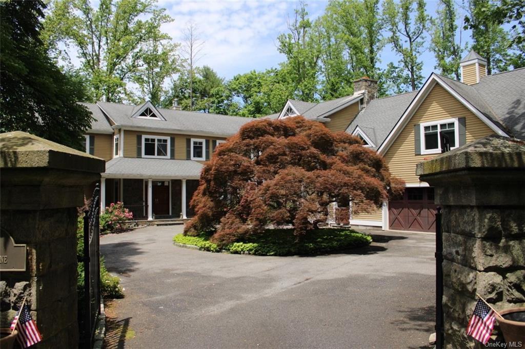 4 Dows Ln - Photo 2 of 37