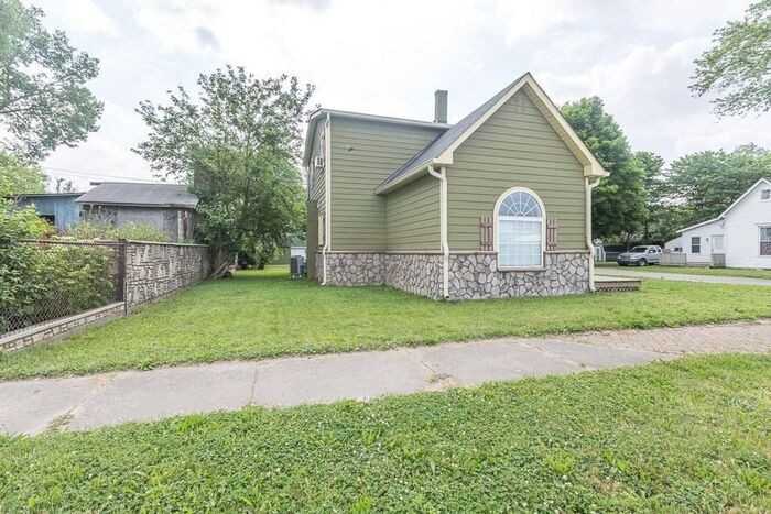 1492 S 8th St - Photo 2 of 23