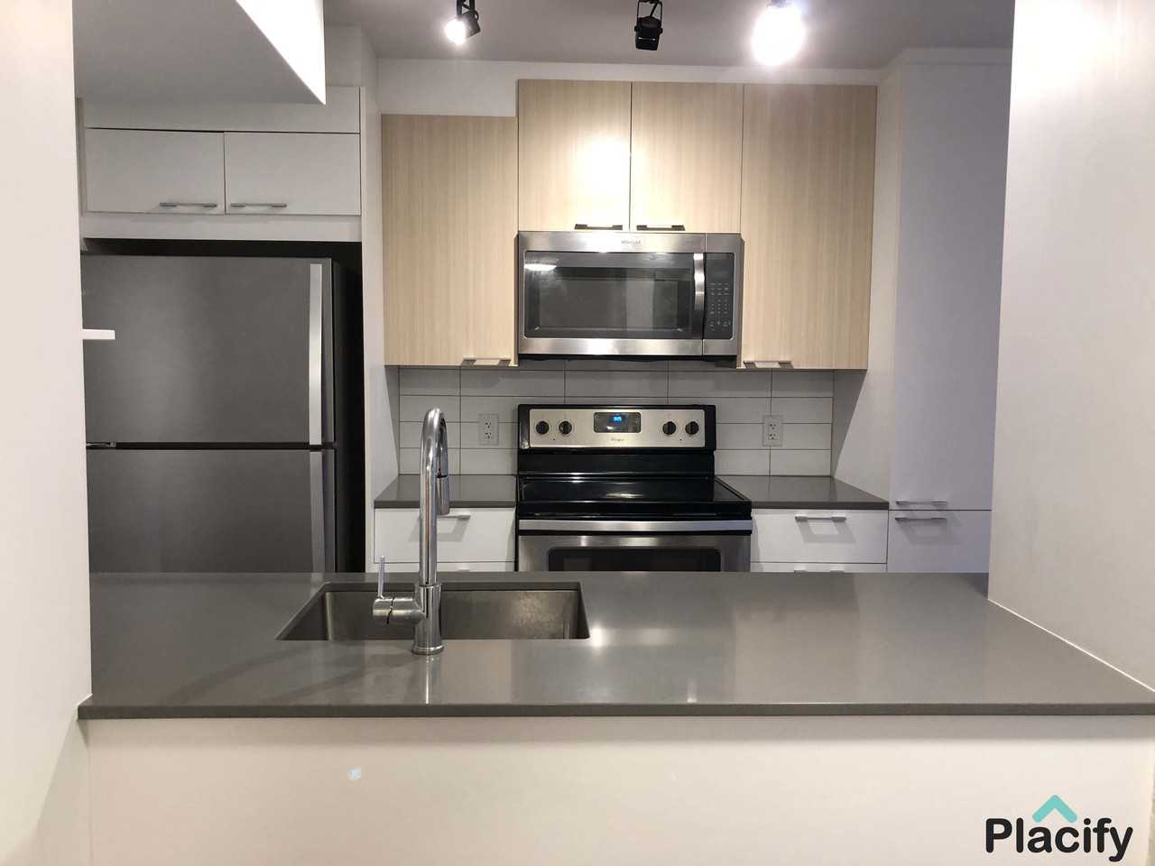 1155 Rue Mackay #408