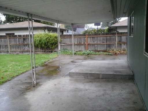 3802 E 11th St - Photo 3 of 20