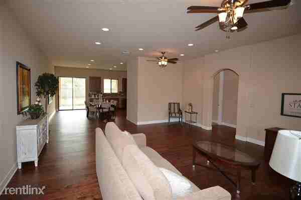 4313 E Lewis Ave - Photo 3 of 7