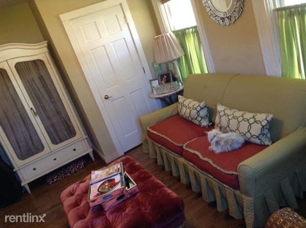 139 S Bloomingdale Rd - Photo 2 of 7