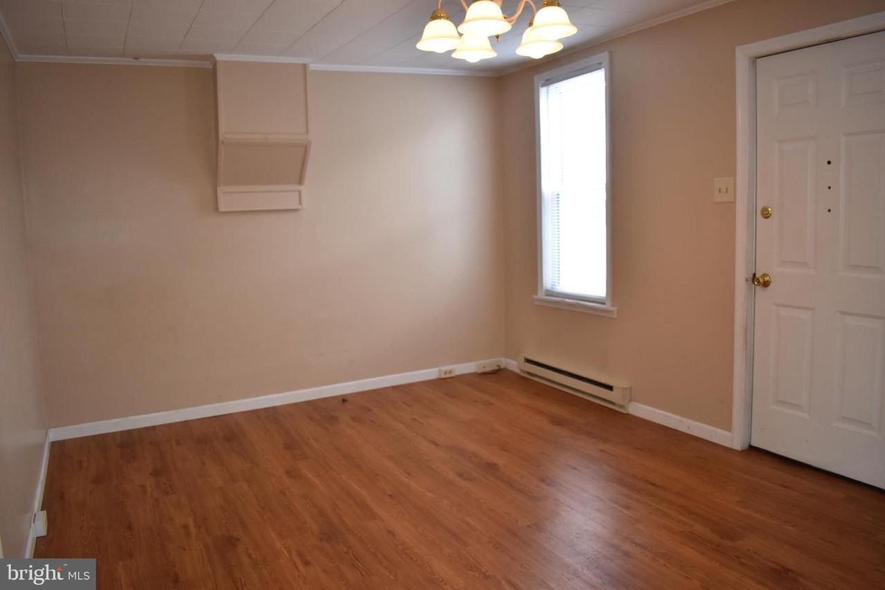 122 E Madison St - Photo 3 of 16
