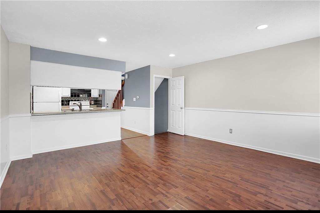 6010 Southbay Dr - Photo 3 of 32