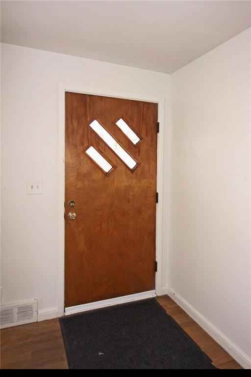 210 W Sycamore St - Photo 3 of 18