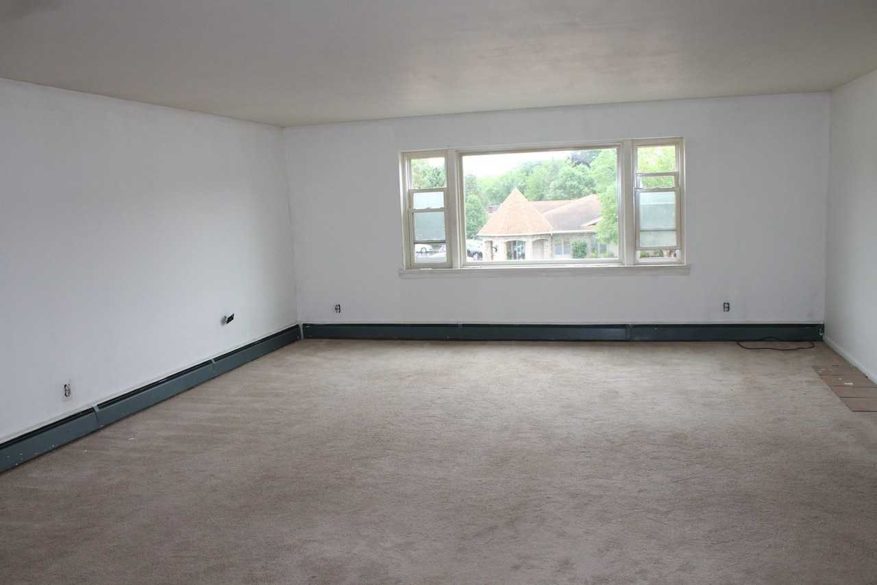 715 E State St 2 - Photo 2 of 8