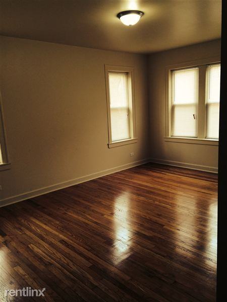 7800 S Prairie Ave - Photo 3 of 10