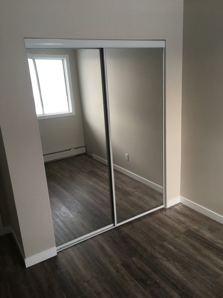 4943 Chalmers Avenue - Photo 6 of 10