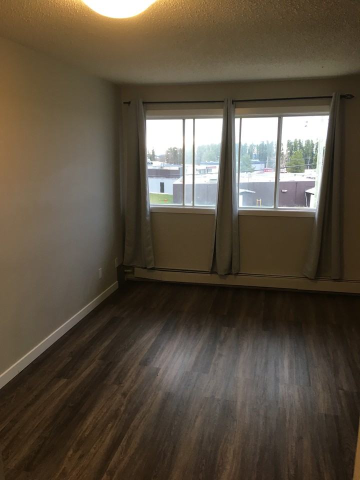 4943 Chalmers Avenue - Photo 2 of 10