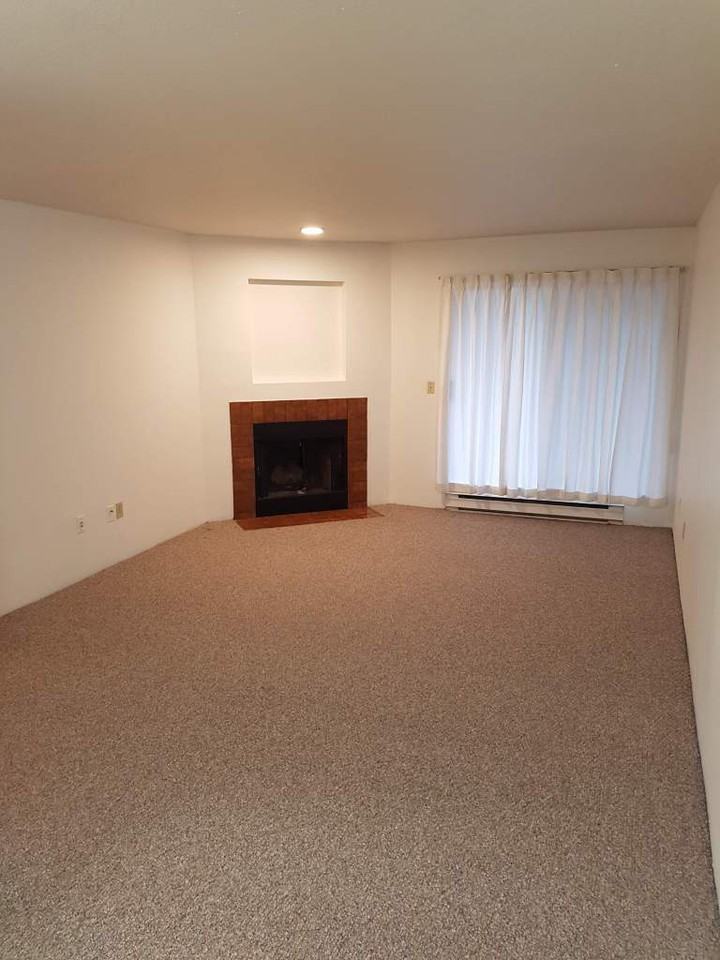 Clipper Cove TH - Photo 2 of 7