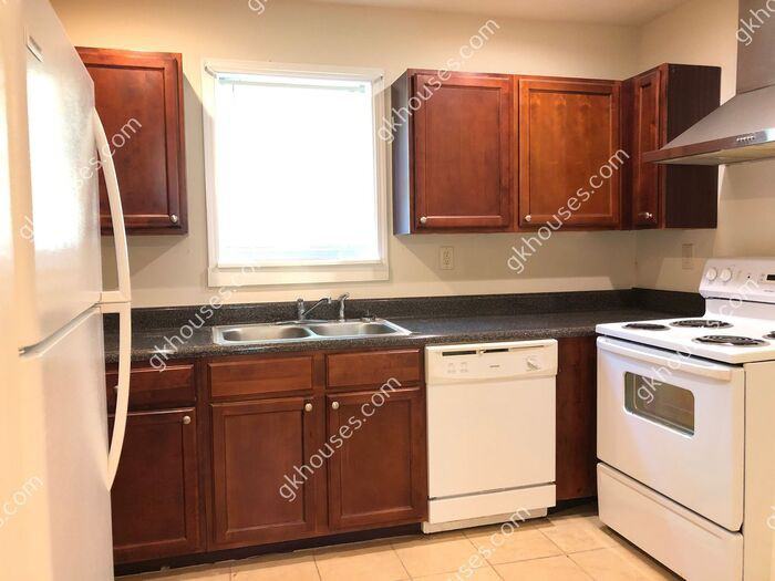 1143 Vickers St Se - Photo 2 of 22