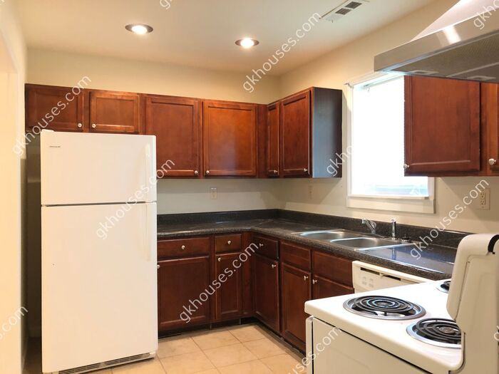 1143 Vickers St Se - Photo 3 of 22