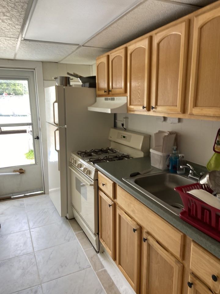 245 Lexington Ave - Photo 2 of 14