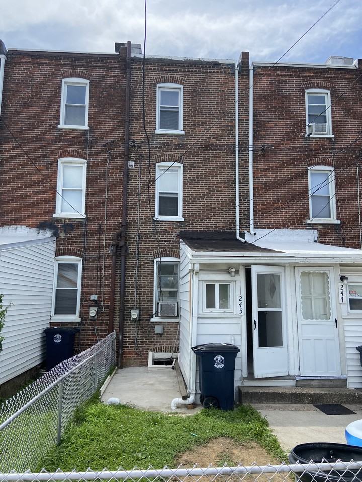 245 Lexington Ave - Photo 3 of 14