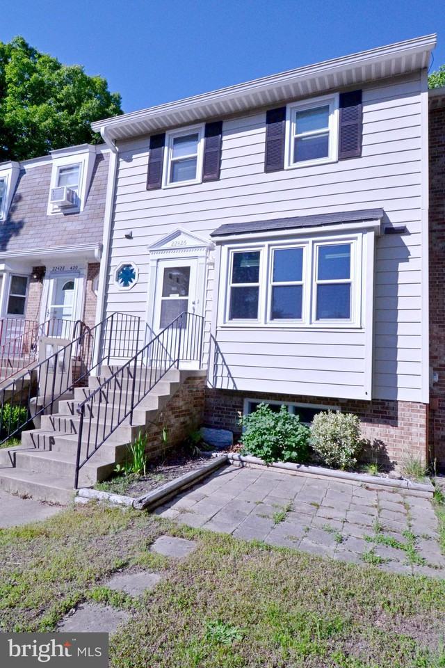 22426 Greenview Ct - Photo 2 of 28