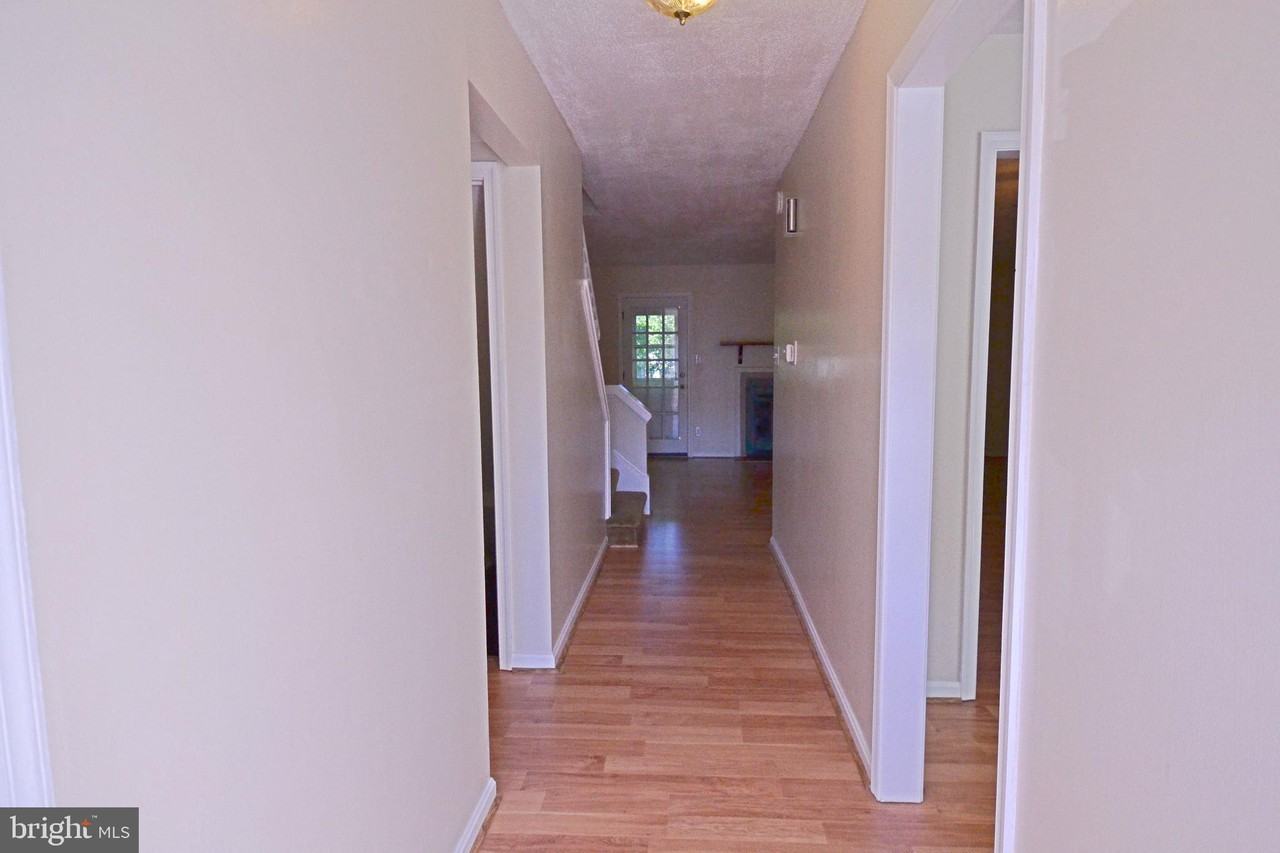 22426 Greenview Ct - Photo 3 of 28