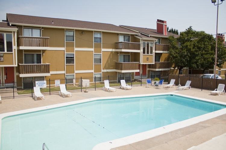 21W 5400 East 21st Street North, Wichita, KS 67208 Apartment for