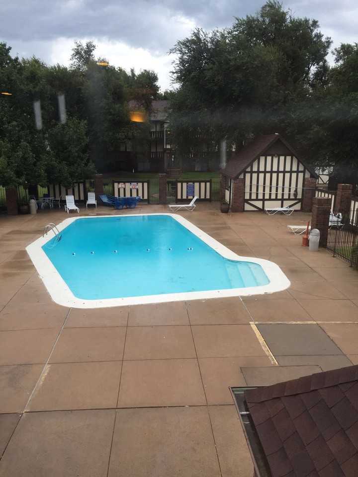 Barclay Square - Photo 4 of 13