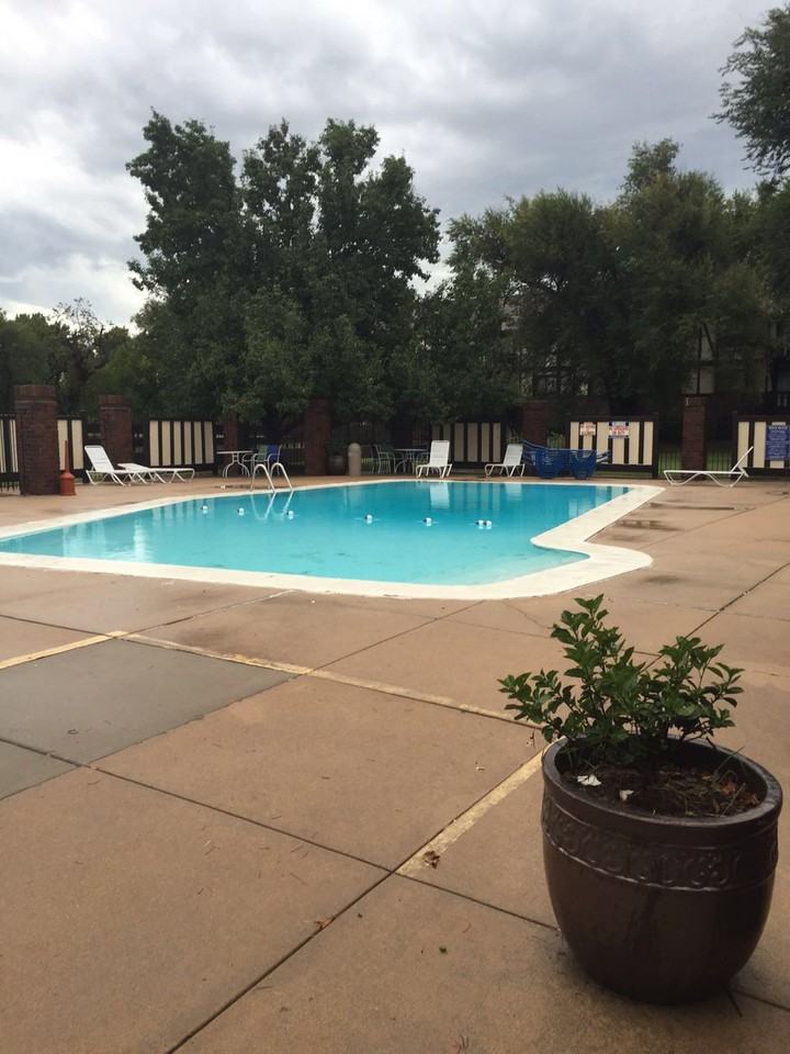 Barclay Square - Photo 5 of 13