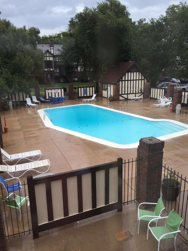 Barclay Square - Photo 6 of 13