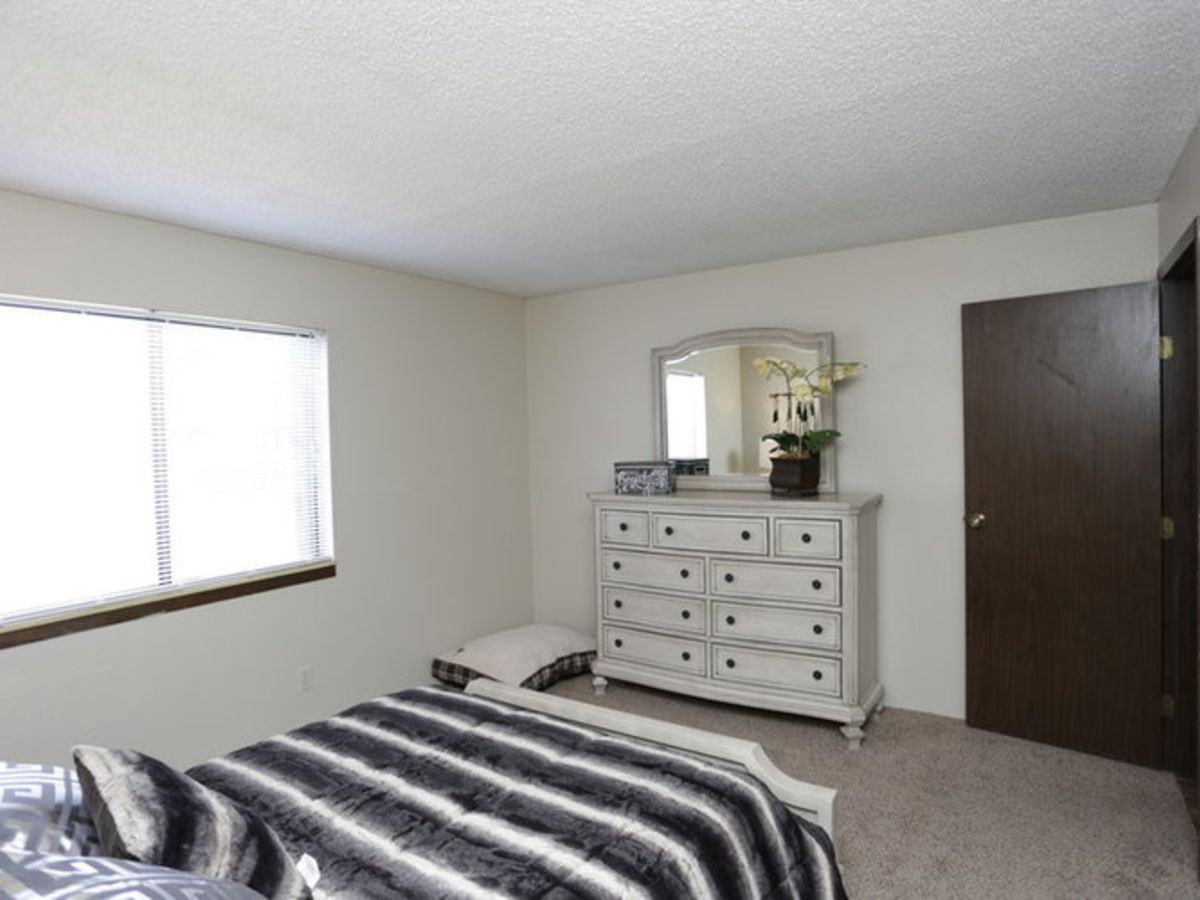 Barclay Square - Photo 2 of 13